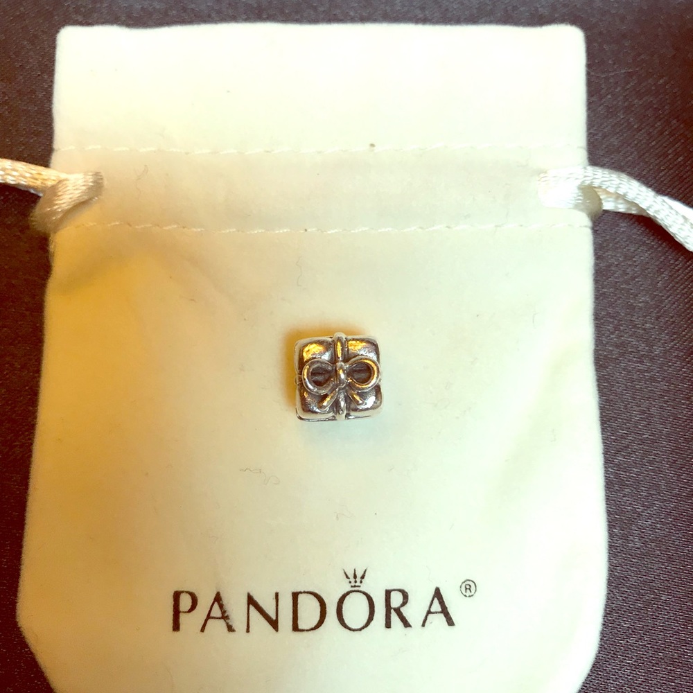 Pandora authentic gift box bead
